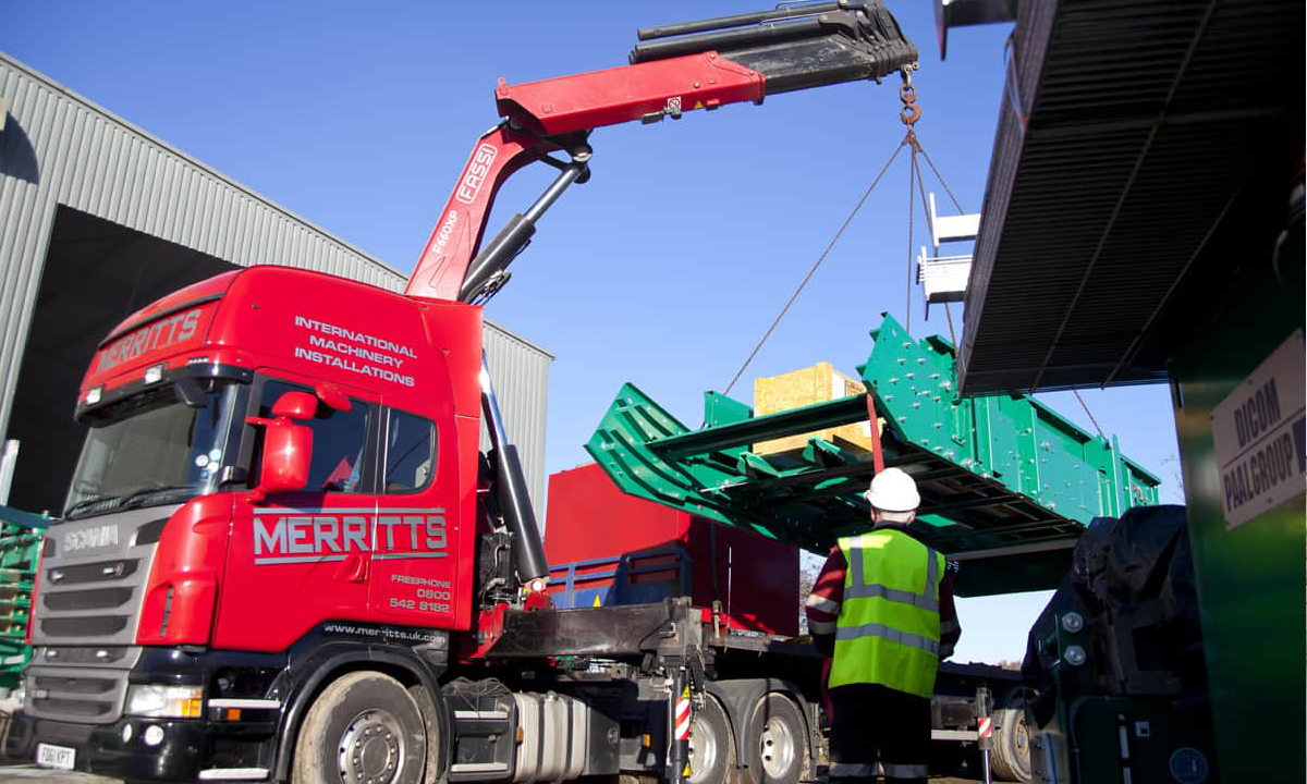 Heavy Machinery Loading And Unloading Crane Service